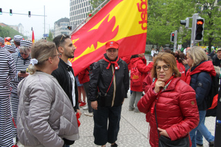 Groupe Socialiste du Parlement de la Fédération Wallonie-Bruxelles - Nos députés sur le terrain - Soutien aux travailleurs Delhaize 