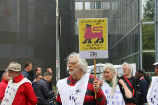 Groupe Socialiste du Parlement de la Fédération Wallonie-Bruxelles - Nos députés sur le terrain - Soutien aux travailleurs Delhaize 